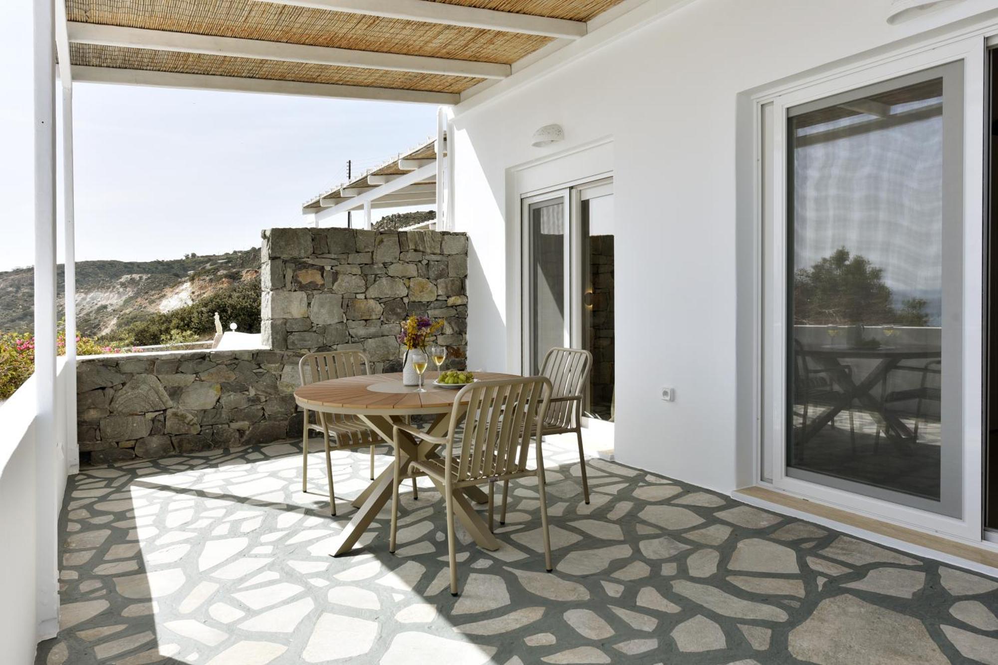 Giourgas Studios & Apartments Provatas Extérieur photo